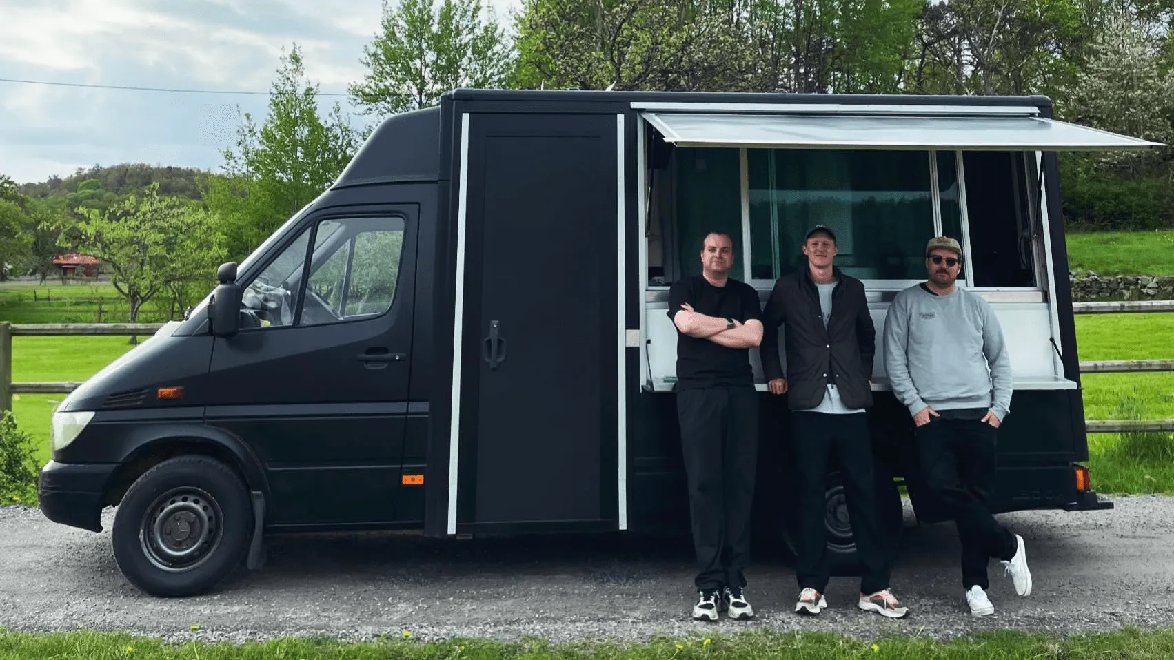 Oss bröd emellans foodtruck på en gata i Göteborg